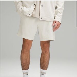 lululemon bone Flat Front Men Shorts 7” inseam Sz 28